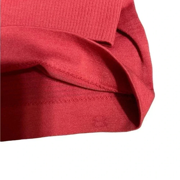 228 Lululemon Swiftly Speed Turtleneck - Picture 3 of 7